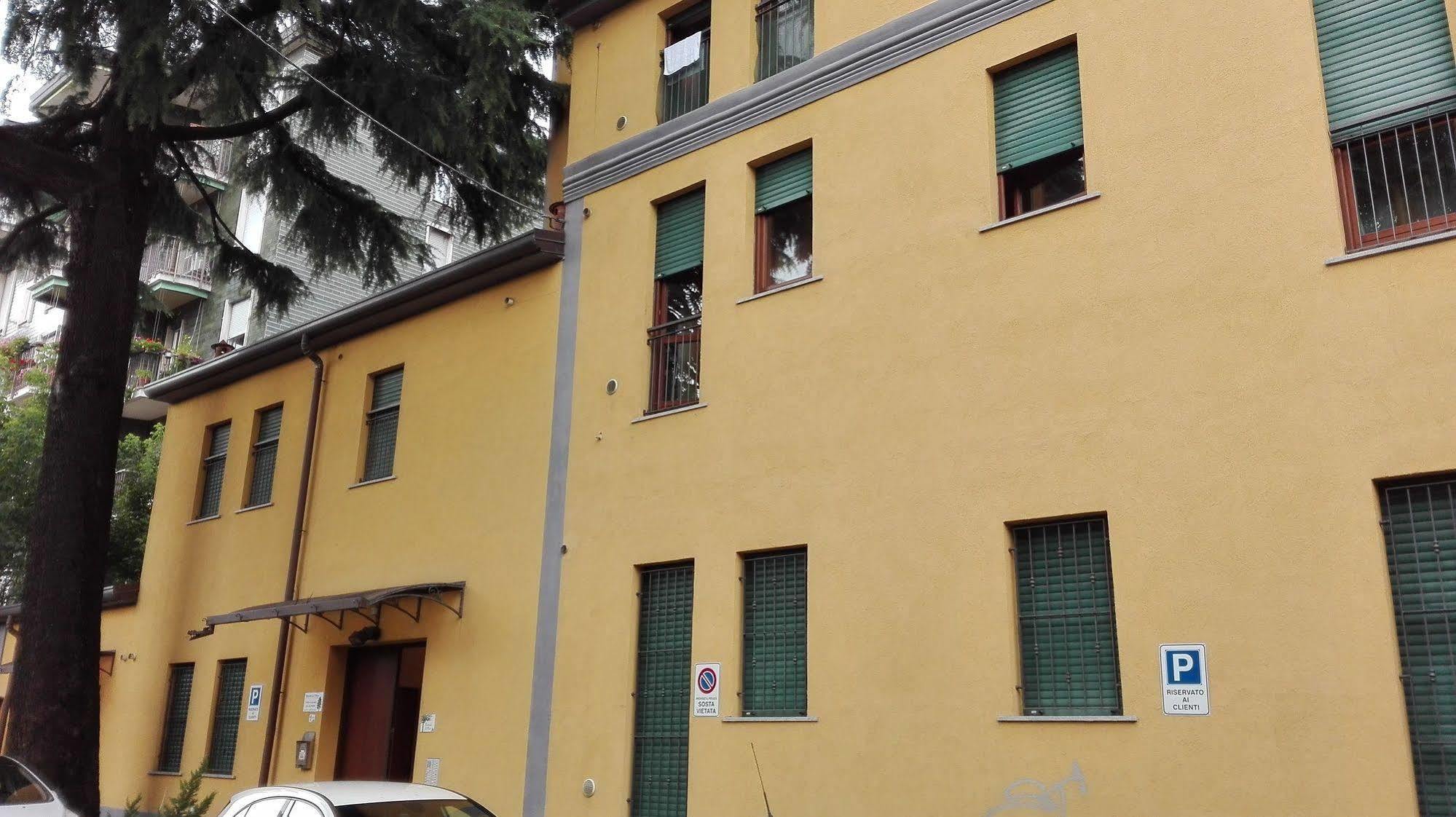 Residence Il Pino Saronno Eksteriør bilde